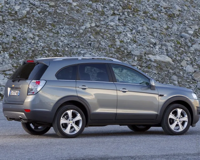 Chevrolet Captiva 2011 crossover — 17