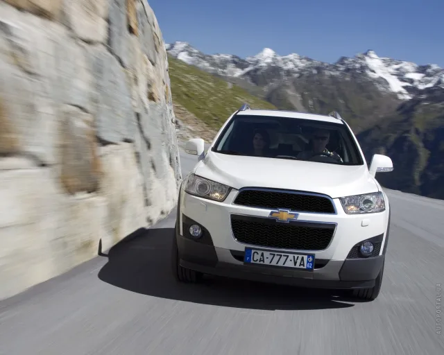 Chevrolet Captiva 2011 crossover — 25