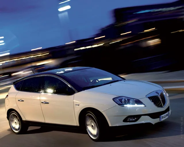 Lancia Delta (Лянча Дельта) хэтчбек — 14
