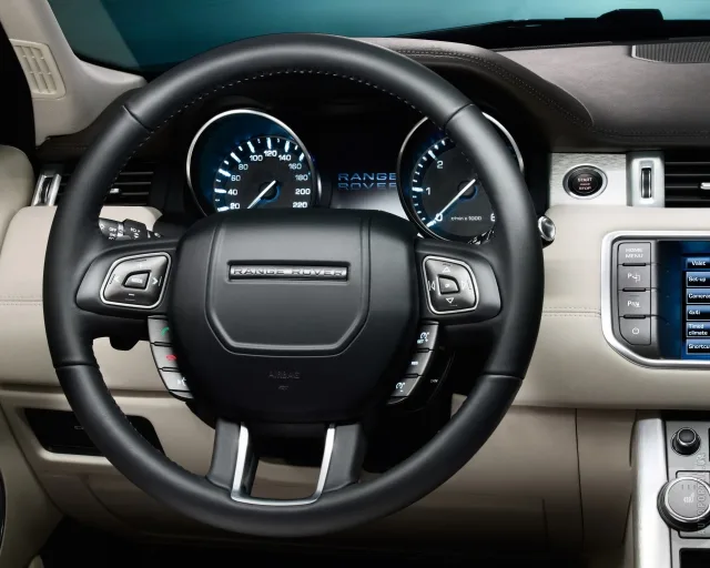 Land Rover Evoque 2011 тридверний кросовер — 7