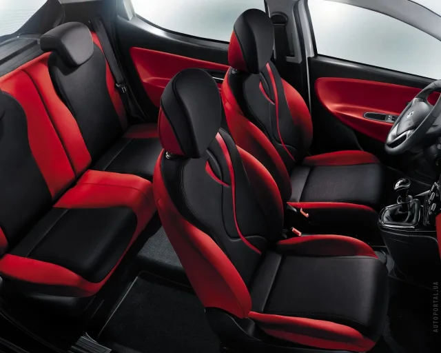 Lancia Ypsilon 1.3D MT Platinum — 7