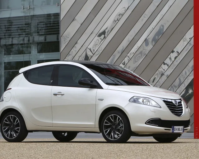 Lancia Ypsilon 1.3D MT Platinum — 15