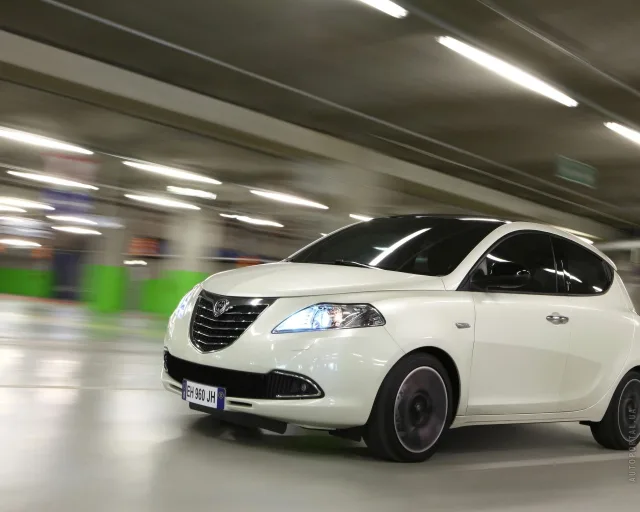 Lancia Ypsilon 1.3D MT Platinum — 23