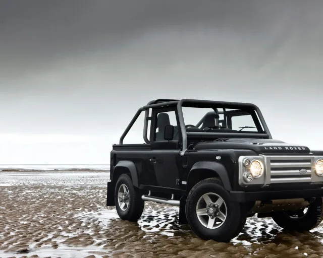Land Rover Defender 90 Station Wagon 2.4D MT Base — 20