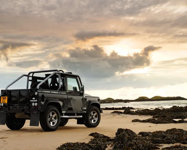 Land Rover Defender 90 Station Wagon 2.4D MT Base — 19
