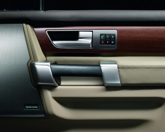 Land Rover Discovery 4 SUV — 4