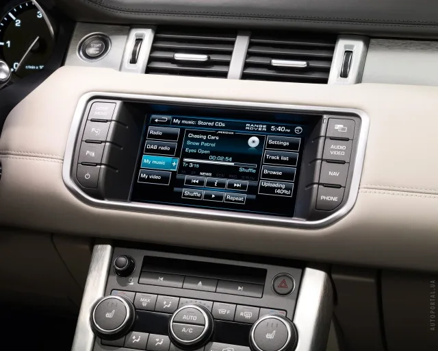 Land Rover Evoque 2011 тридверний кросовер — 3