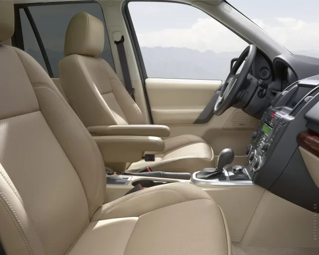 Land Rover Freelander 2 2.2D MT E — 2