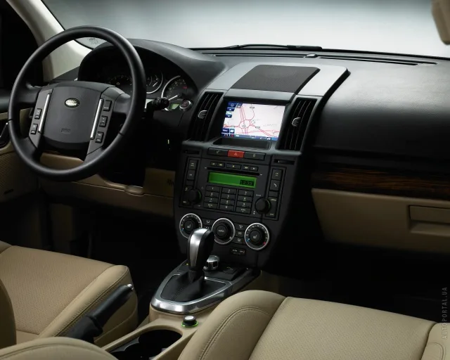 Land Rover Freelander 2 2.2D MT E — 16