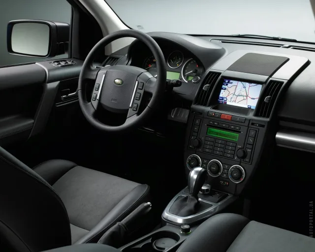 Land Rover Freelander 2 2.2D MT E — 10