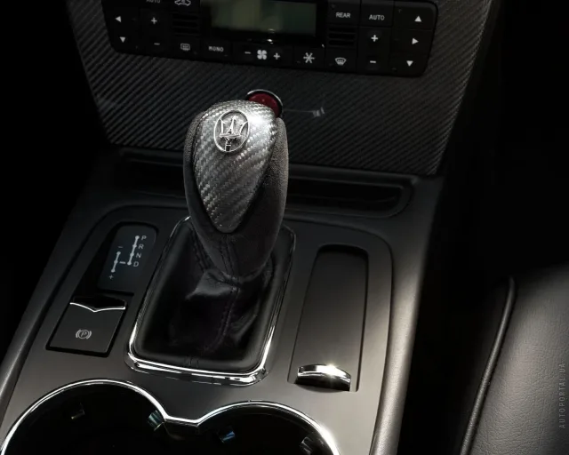 Maserati Quattroporte 2008 sedan — 6