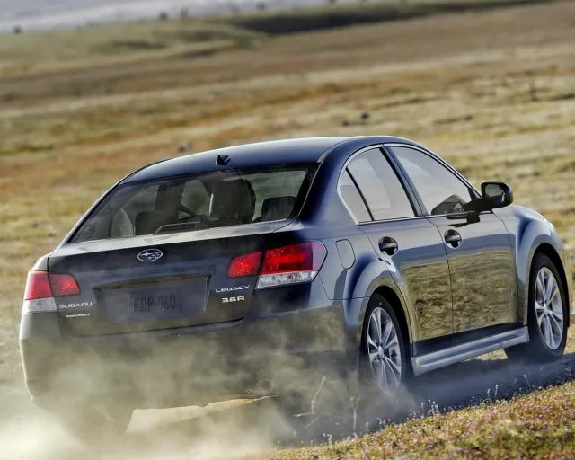 Subaru Legacy 2.5 FB MT base — 10