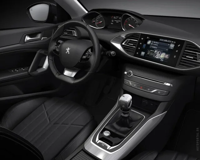 Peugeot 308 2013 5-дверний хетчбек — 3