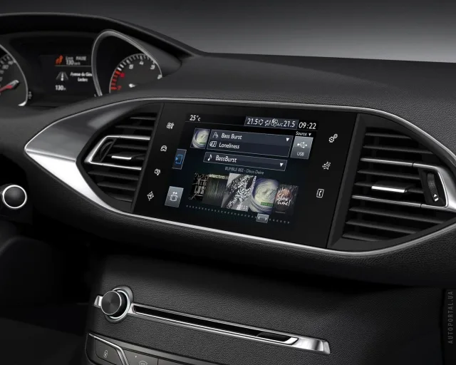Peugeot 308 2013 5-дверний хетчбек — 2