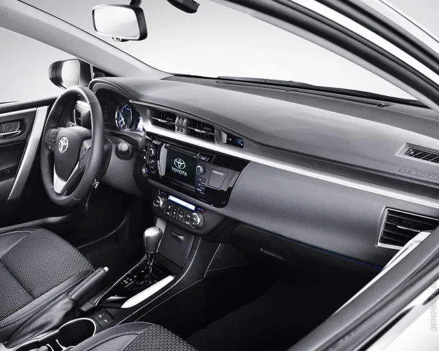 Toyota Corolla 2013 седан — 2