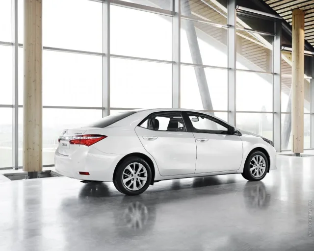 Toyota Corolla 2013 седан — 18