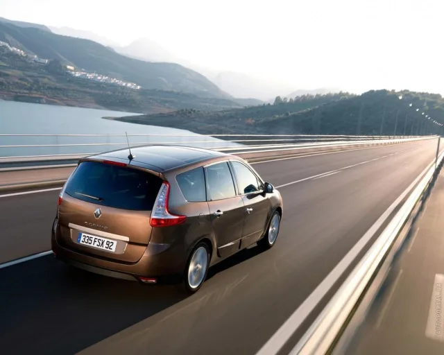 Renault Grand Scenic 1.5 dCi MT Authentique — 12