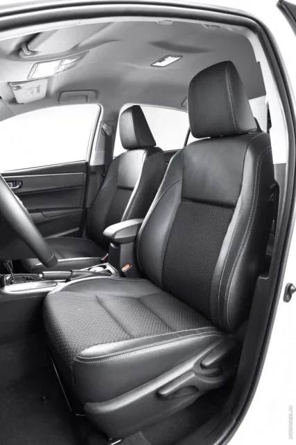 Toyota Corolla 2013 седан — 4