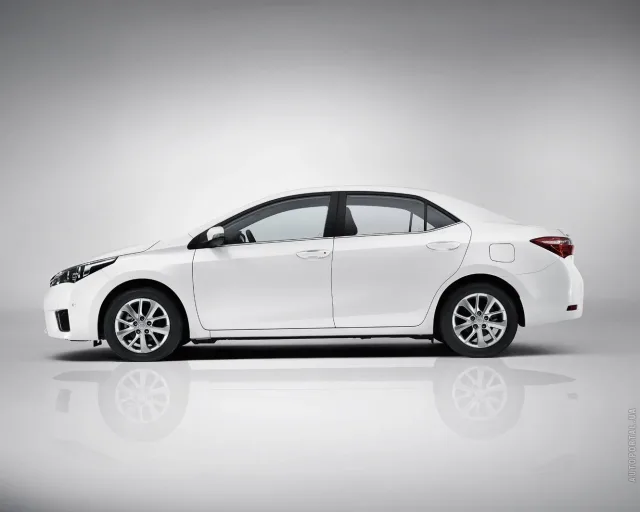 Toyota Corolla 2013 седан — 21