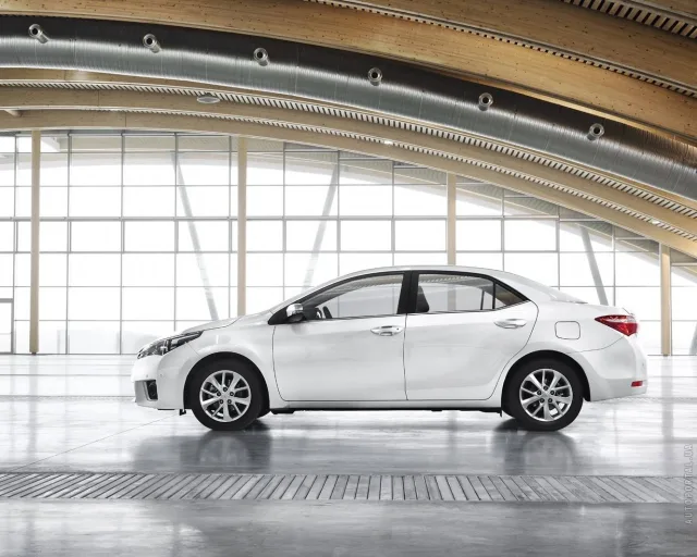 Toyota Corolla 2013 седан — 12