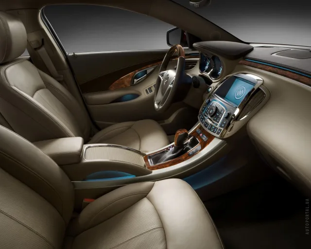 Buick LaCrosse седан — 5