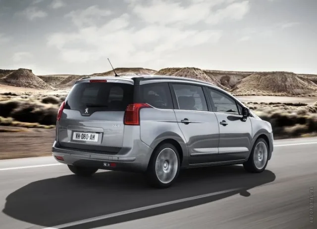 Peugeot 5008 2014 minivan — 10
