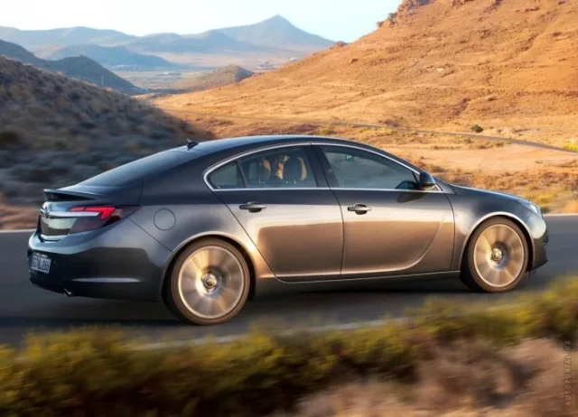 Opel Insignia 2014 седан — 11