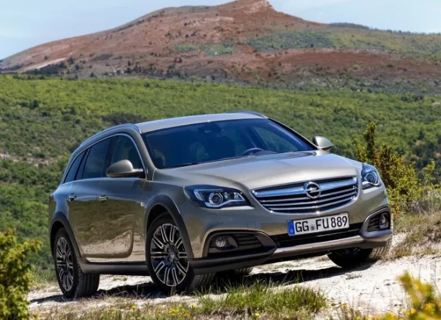 Opel Insignia Country Tourer station wagon — 8