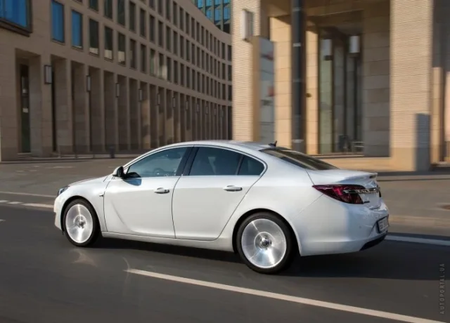 Opel Insignia 2014 седан — 10