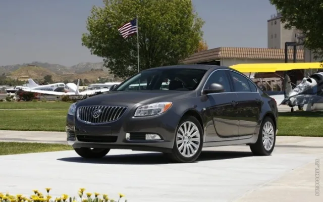 Buick Regal седан — 17