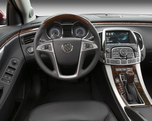 Buick LaCrosse седан — 4