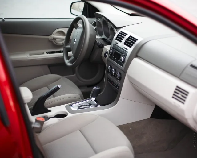 Dodge Avenger sedan — 9