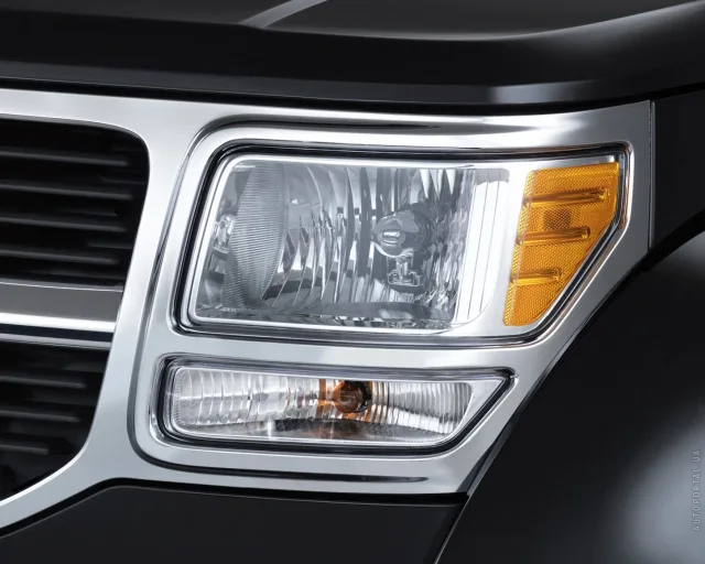 Dodge Nitro 2.8D AT SXT — 13