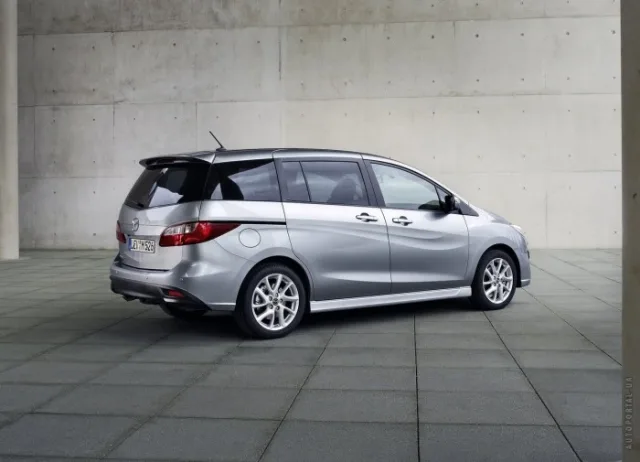 Mazda 5 2013 minivan — 11