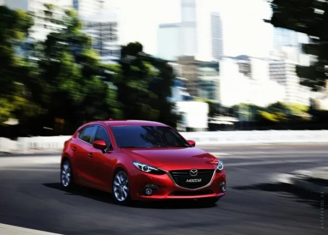 Mazda 3 2014 хетчбек — 15