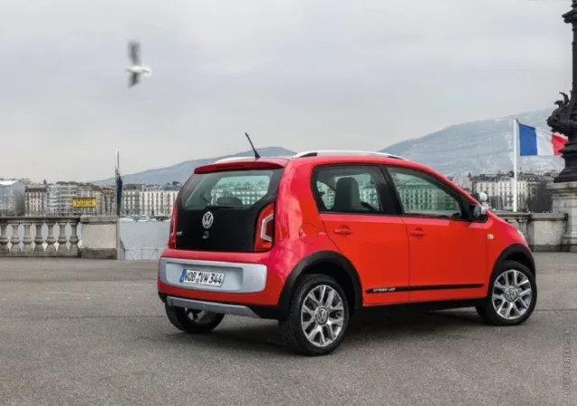 Volkswagen Cross Up crossover — 12