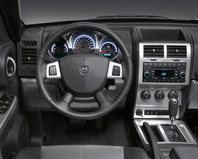 Dodge Nitro 2.8D AT SXT — 4