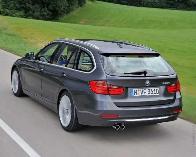 BMW 5 Series Touring 2013 station wagon — 9