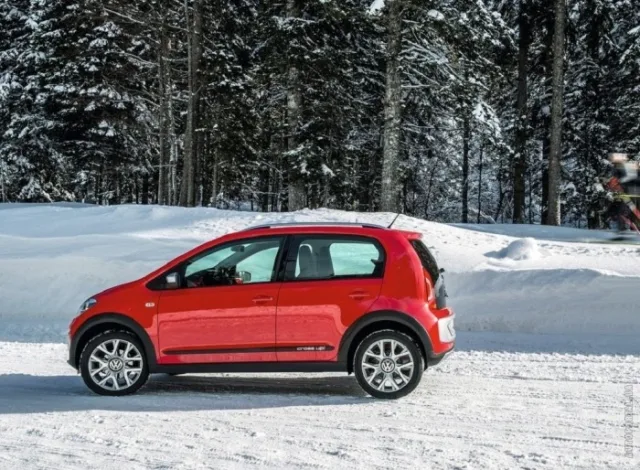 Volkswagen Cross Up crossover — 11