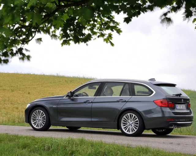 BMW 5 Series Touring 2013 station wagon — 8