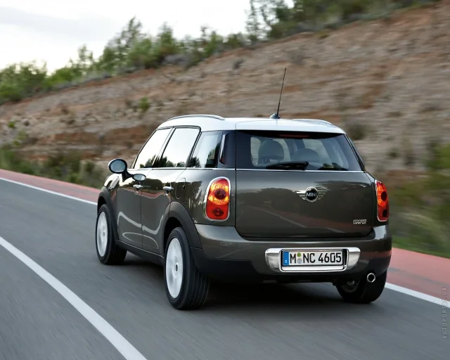 MINI One Countryman (Мини Ван Кантримен) кроссовер — 15