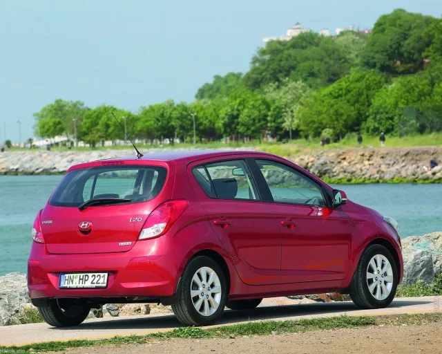 Hyundai i20 2012 5-door hatchback — 10