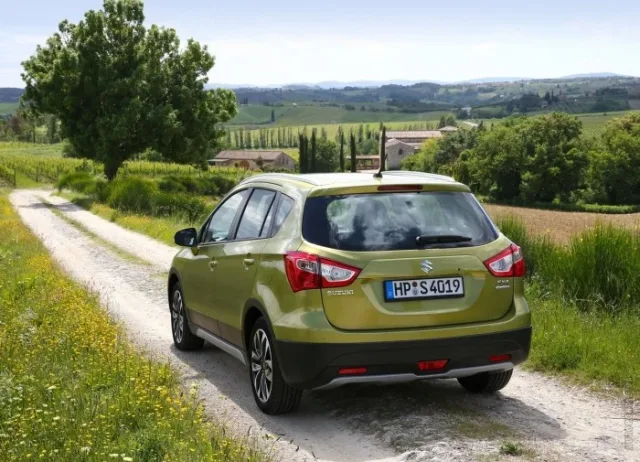 Suzuki SX4 2013 crossover — 9