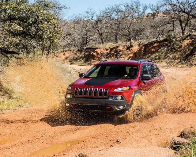Jeep Cherokee позашляховик — 12