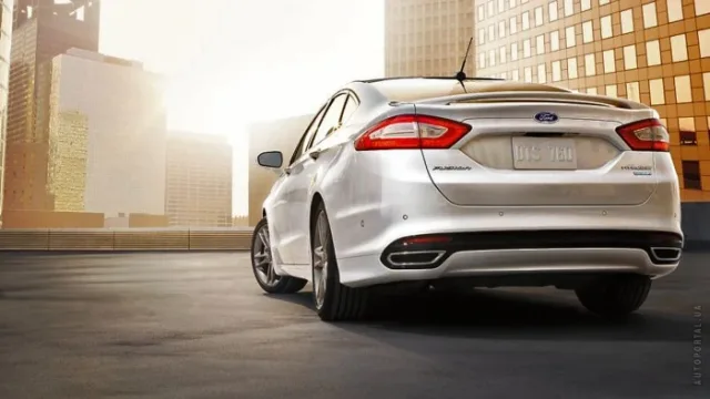 Ford Fusion USA sedan — 7