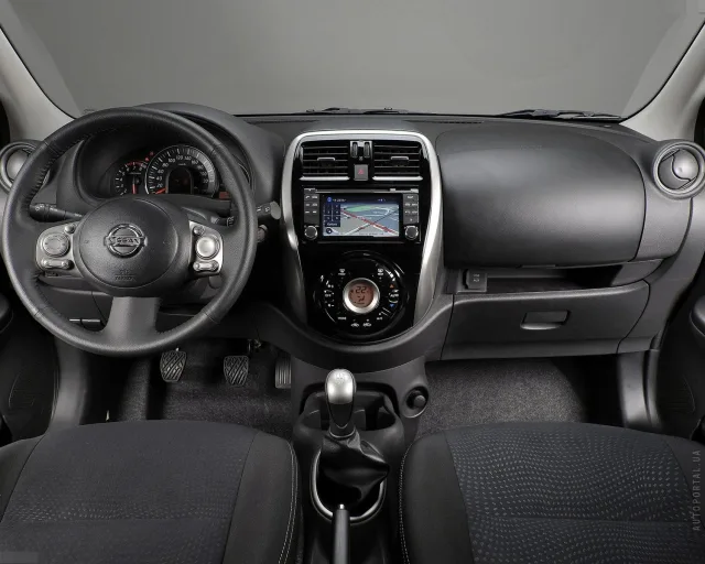 Nissan Micra 2013 5-дверний хетчбек — 6