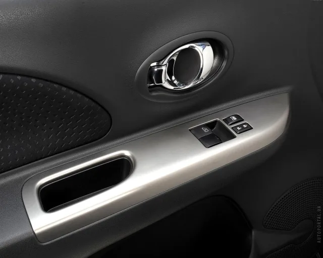 Nissan Micra 2013 5-дверний хетчбек — 5