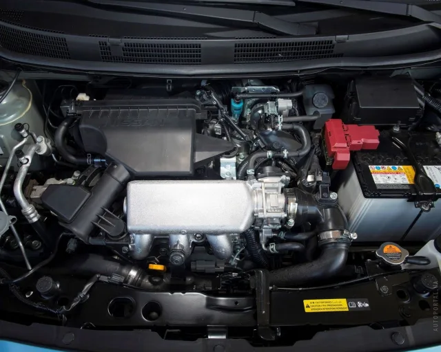 Nissan Micra 2013 5-дверний хетчбек — 7