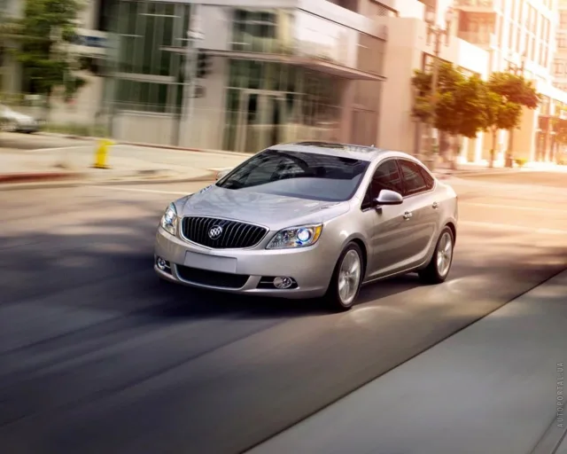 Buick Verano седан — 12