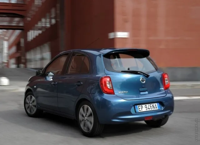 Nissan Micra 2013 5-дверний хетчбек — 15